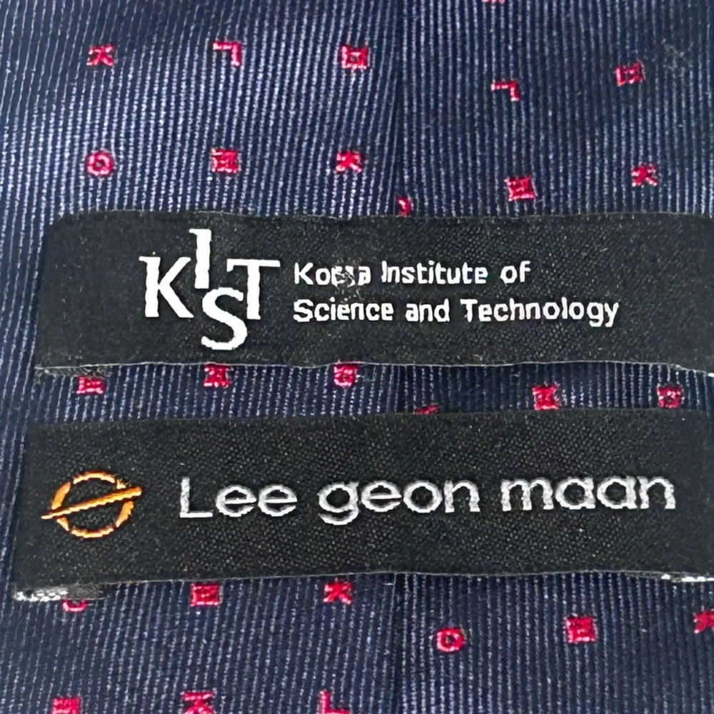 Men’s Lee Geo Maan Silk Tir grenadine pattern Korea Institute Science Technology